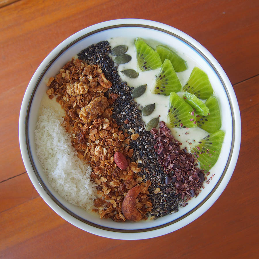 Tropical smoothie bowl, Bayvista, Arugambay, Sri Lanka